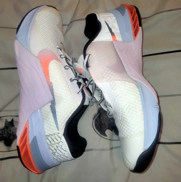 Size 8 - Picture 3 of 6